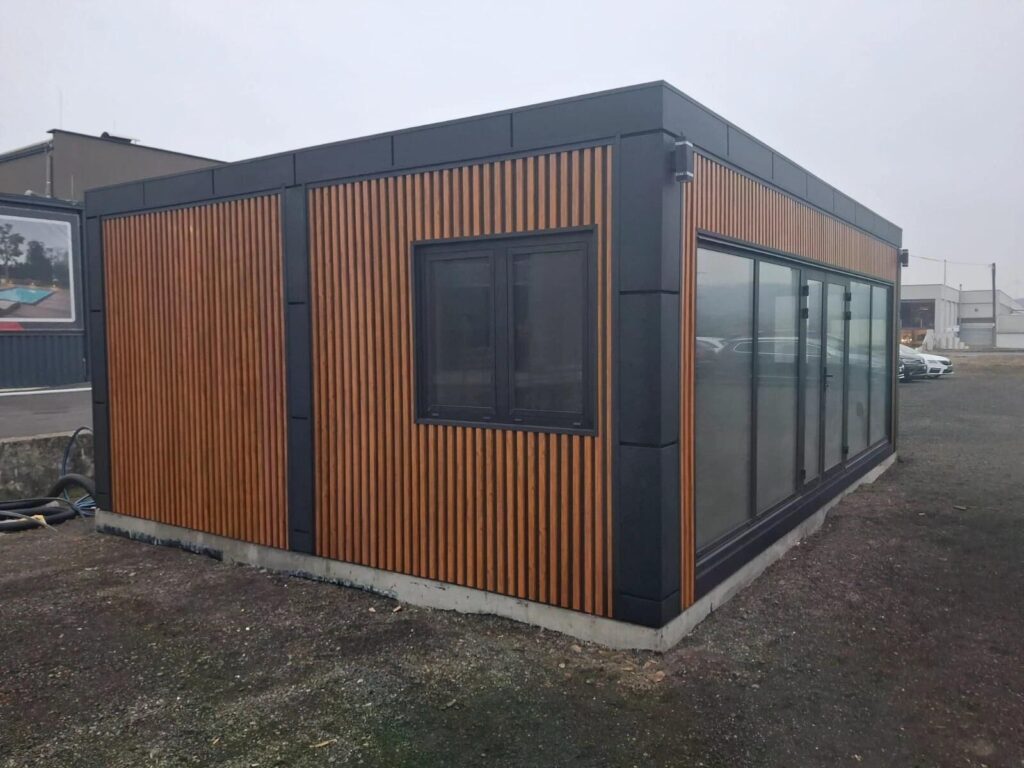 Realizace – Kancelářský kontejner 9x6 m zahradní hala