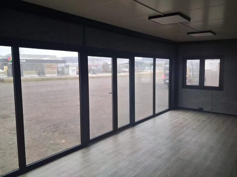 Realizace – Kancelářský kontejner 9x6 m zahradní hala
