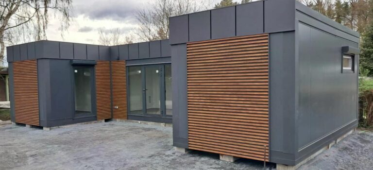 Realizace – Kancelářský kontejner PIR U-tvarovaný zahradní dům rekreační dům 6x3+6x3+6x3